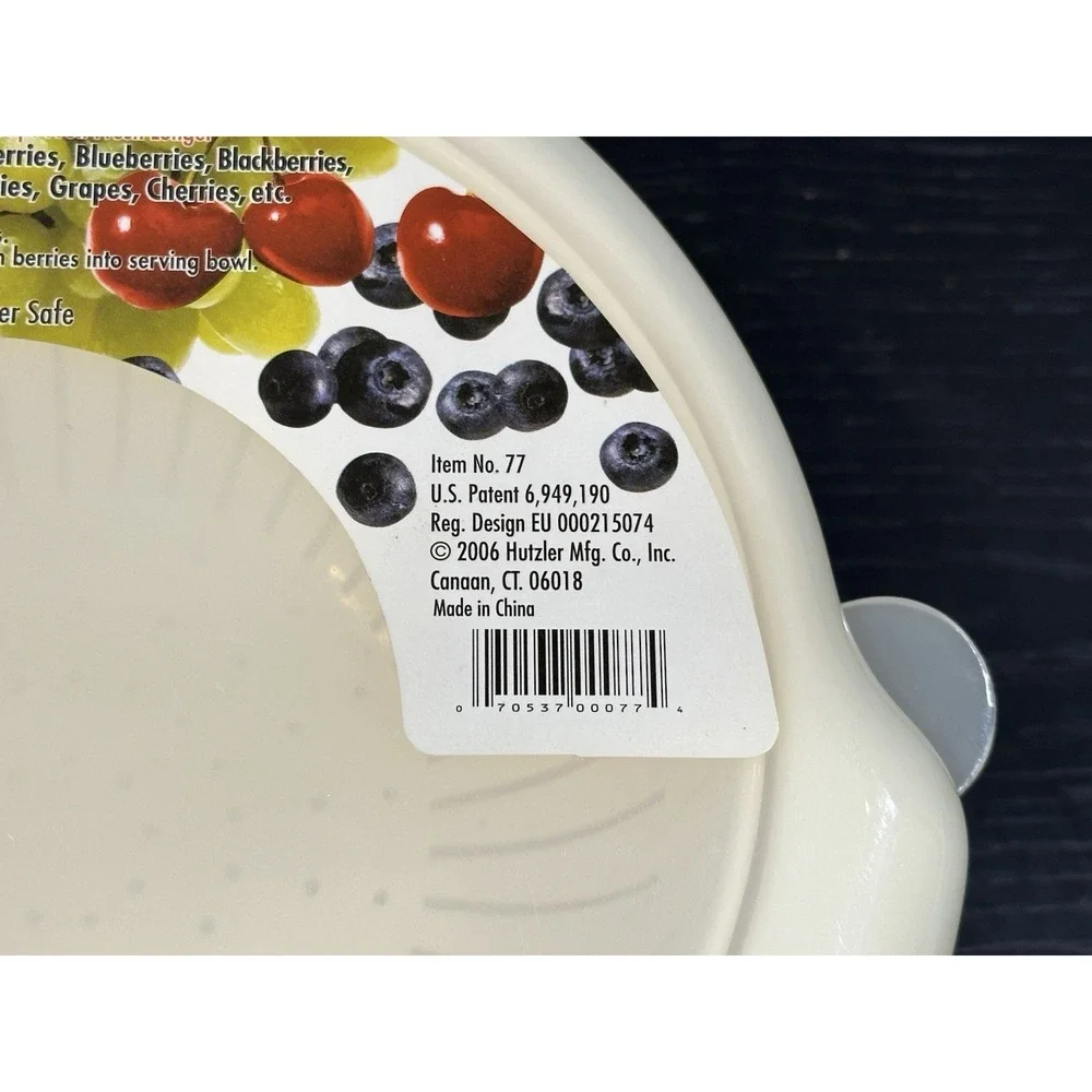HUTZLER ~ Plastic 3 in 1 BERRY BOWL 1 Quart, 3 Piece: Bowl, Lid, Colander ~White